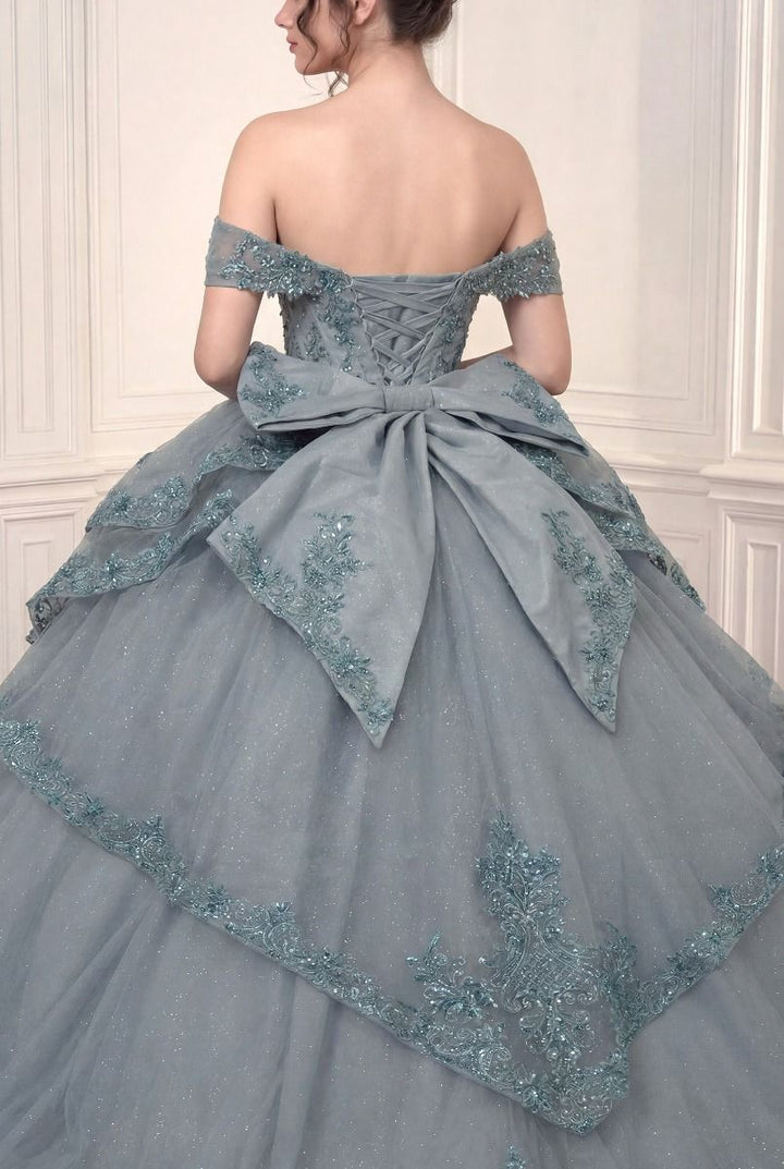 Ladivine 15729 lace-up corset back and bow close-up